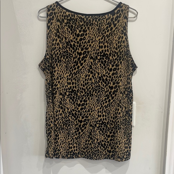 ROAR with Style! Susan Lawrence Woman 1X Leopard Print Keyhole Top - Picture 5 of 9